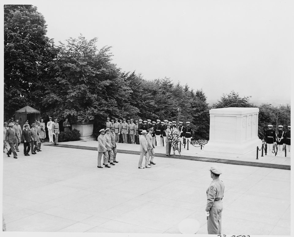 President Truman attends Memorial Day ceremony at Arlington National Cemetery and lays a wreath at the Tomb of the... - NARA - 199727