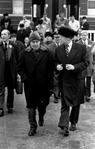 President Ford and Soviet General Secretary Leonid I. Brezhnev depart - NARA - 7140620