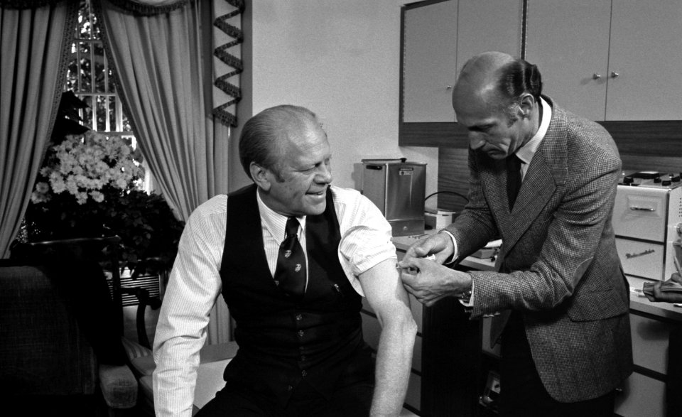 President Ford receives a swine flu inoculation - NARA - 7064718