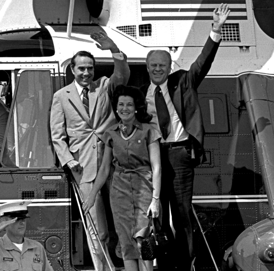 President Ford, Senator Robert Dole and Mrs. Elizabeth Dole - NARA - 7027917 (cropped)