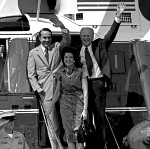 President Ford, Senator Robert Dole and Mrs. Elizabeth Dole - NARA - 7027917 (cropped)