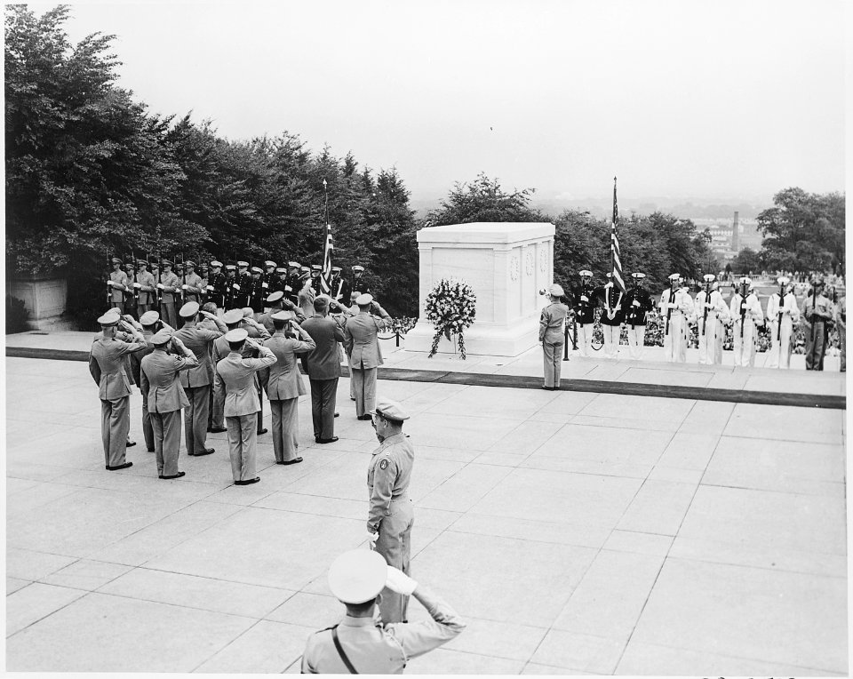 President Truman attends the Memorial Day ceremony at Arlington National Cemetery and lays a wreath at the Tomb of... - NARA - 199733