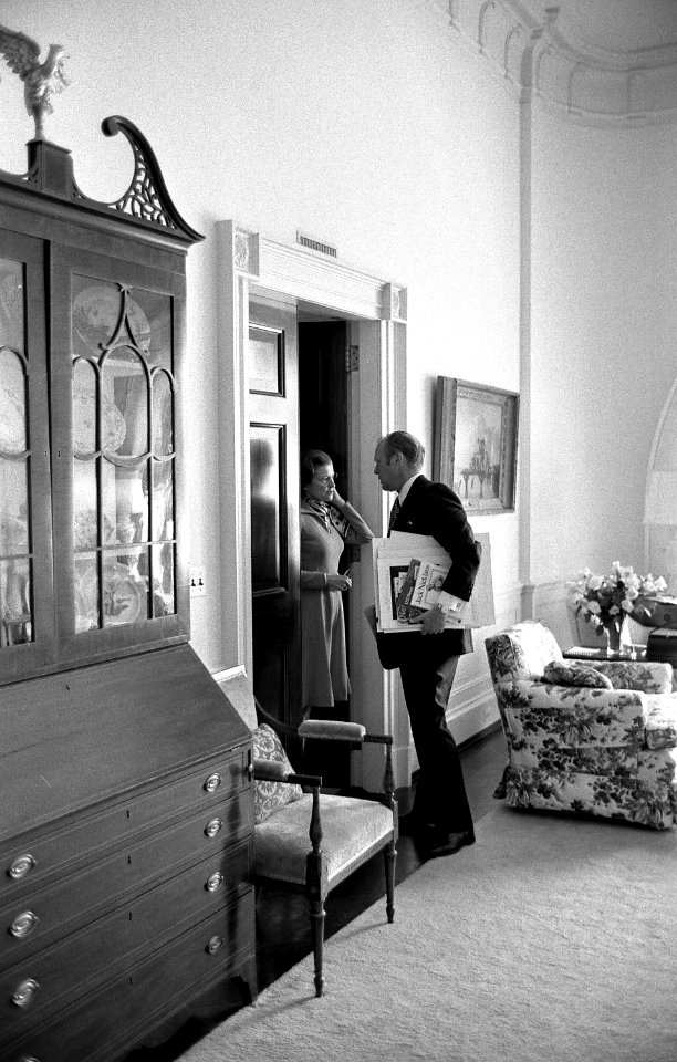 President and Mrs. Ford in the White House residence - NARA - 7140635