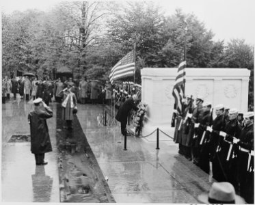 President Truman lays a wreath at the Tomb of the Unknown Soldier at Arlington National Cemetery. - NARA - 199679 photo