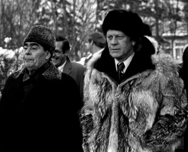 President Ford and Soviet General Secretary Leonid I. Brezhnev - NARA - 7162534 (crop) photo