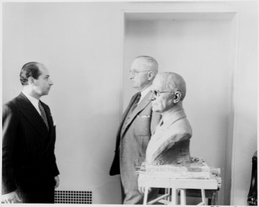 President Truman poses with artist Felix de Weldon and the bust the President posed for. - NARA - 200022
