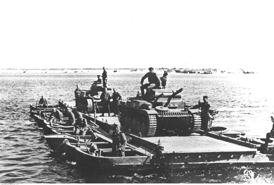 Przeprawa wojsk niemieckich przez Dniepr (2-734)