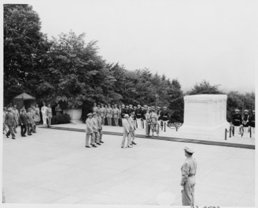 President Truman attends Memorial Day ceremony at Arlington National Cemetery and lays a wreath at the Tomb of the... - NARA - 199727 photo