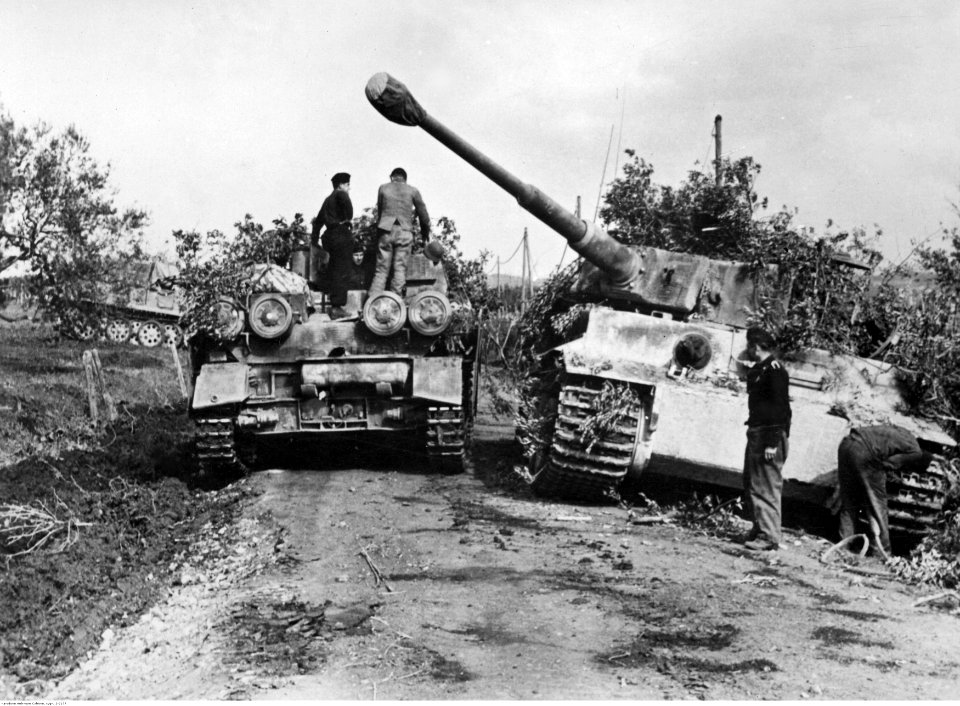Punkt obsługi niemieckich czołgów na froncie pod Nettuno - Anzio (2-2177)