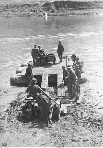Przeprawa wojsk niemieckich przez Dniestr (2-741)
