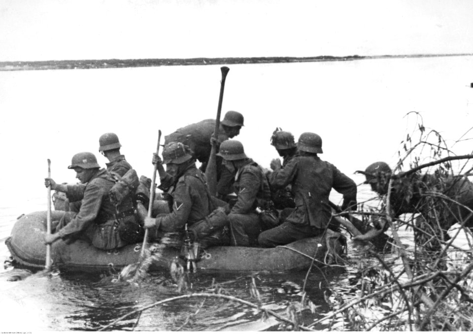 Przeprawa wojsk niemieckich przez Dniepr (2-732)