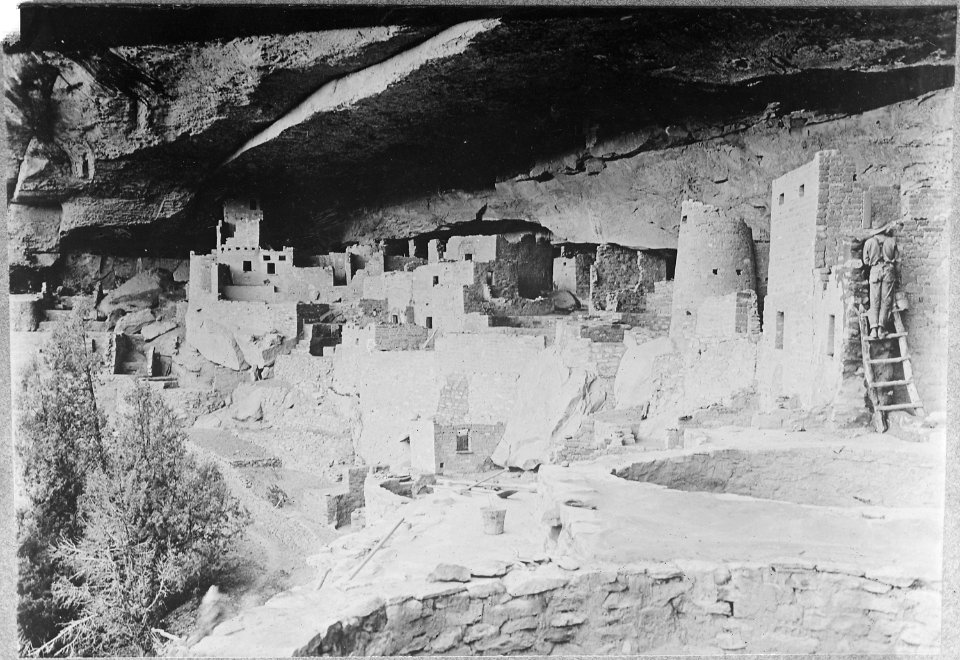 Pueblo ruin, Cliff Palace - NARA - 523566