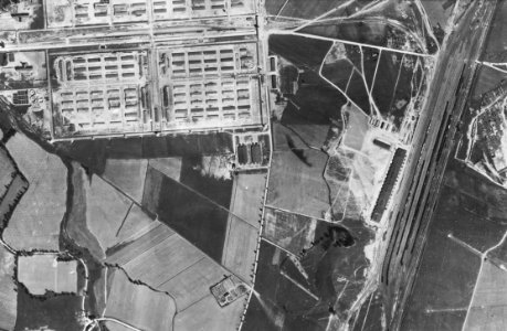 Railway Auschwitz-Birkenau Extermination Complex - NARA - 306011 (cropped)