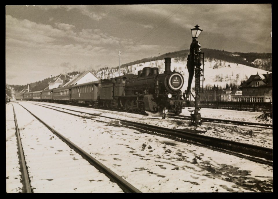 Rajdowy pociag narciarski na dworcu w Wisle 1937 (66233224)