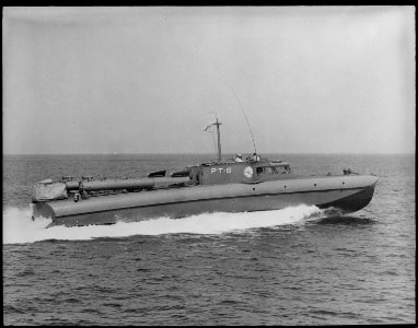 PT8 (motor torpedo boat). Starboard side, underway, 10-15-1941 - NARA - 513044