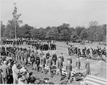 President Truman attending the burial of twenty soldiers at Arlington National Cemetery. These twenty were the first... - NARA - 199684 photo