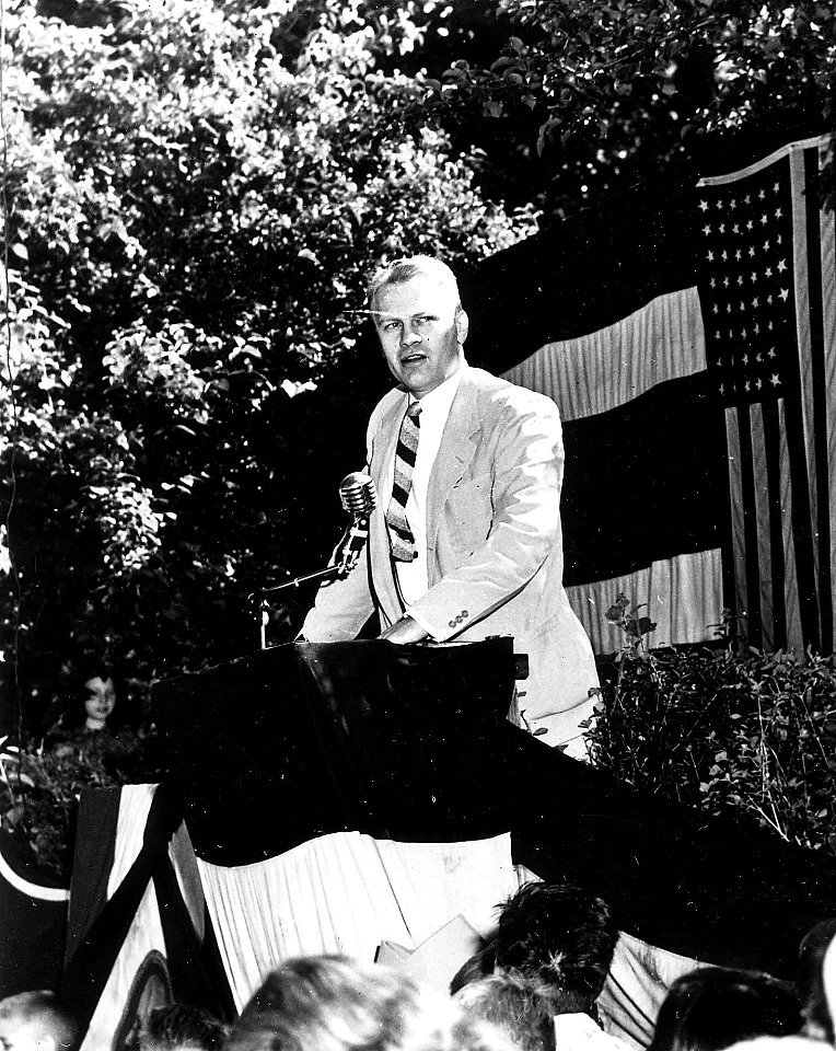 Representative Gerald R. Ford, Jr. makes a speech - NARA - 7064480