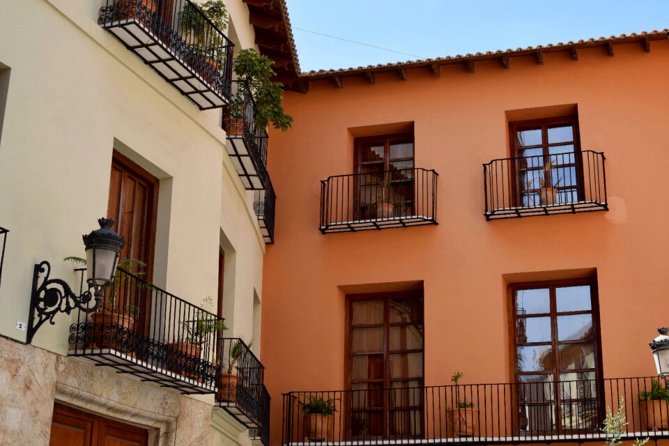 Window street housing