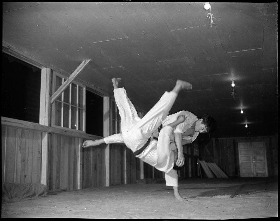 Rohwer Relocation Center, McGehee, Arkansas. A Judo class at this relocation area. Classes are hel . . . - NARA - 538940