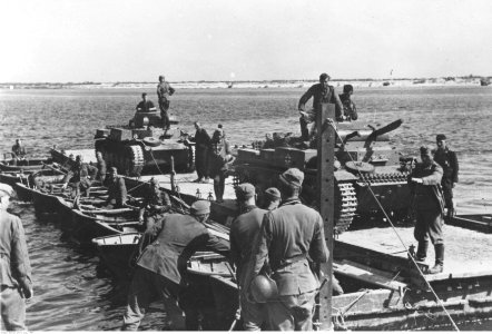 Przeprawa wojsk niemieckich przez Dniepr (2-733)