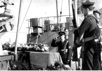 Przewożenie ciała gen. Władysława Sikorskiego na okręcie ORP Orkan z Gibraltaru do Wielkiej Brytanii (21-36-1) photo