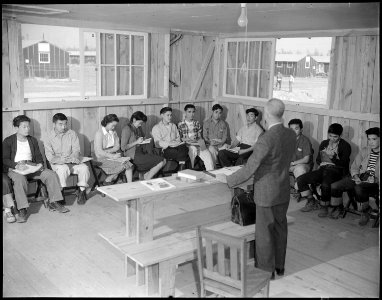 Rohwer Relocation Center, McGehee, Arkansas. D. L. Cook. Senior Physics Class in Barracks 11-F at . . . - NARA - 538981