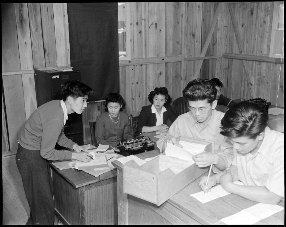 Rohwer Relocation Center, McGehee, Arkansas. General Office in the High School. - NARA - 538966