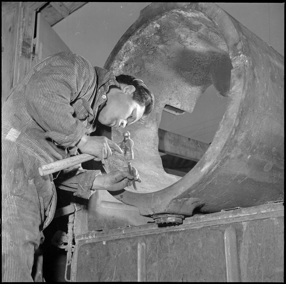 Rohwer Relocation Center, McGehee, Arkansas. Morio Higashi, a former California plumber, marks out . . . - NARA - 539382