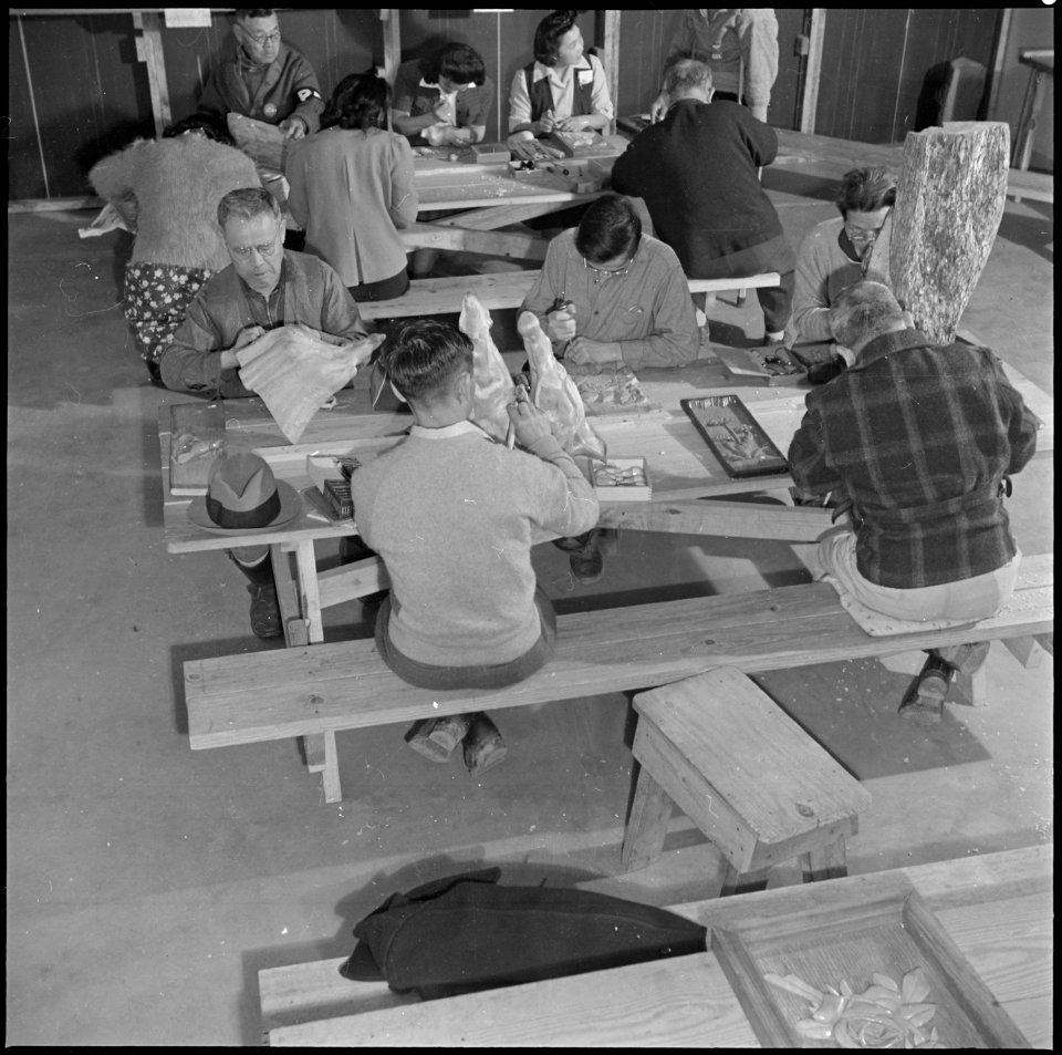 Rohwer Relocation Center, McGehee, Arkansas. In a wood carving class, at the Rohwer Relocation Cen . . . - NARA - 539389