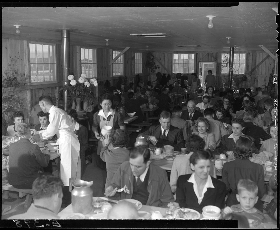 Rohwer Relocation Center, McGehee, Arkansas. The Thanksgiving day dinner at the staff mess-hall. - NARA - 538985