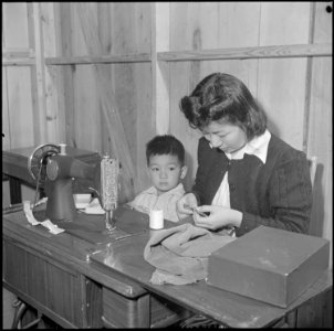 Rohwer Relocation Center, McGehee, Arkansas. Mrs. Shizuka Shibata attends an afternoon sewing class . . . - NARA - 539360