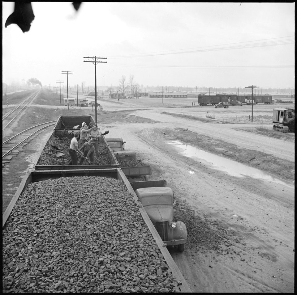 Rohwer Relocation Center, McGehee, Arkansas. Volunteer workers loading coal from a gondola to truck . . . - NARA - 538912