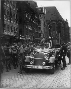 Reichsparteitag. Der Vorbeimarsch der SA am Führer. Parade of SA troops past Hitler. Nuremberg, november 1935. - NARA - 558779