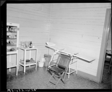Room in dispensary. Koppers Coal Division, Federal ^1 Mine, Grant Town, Marion County, West Virginia. - NARA - 540294