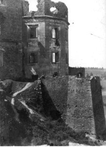 Ruiny zamku pod Klimontowem (22-376-2) photo