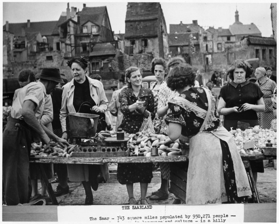 Saarbruecken, France. Market day in Saarbruecken, the Saar's capital. The Saar is the most densly populated area in... - NARA - 541687