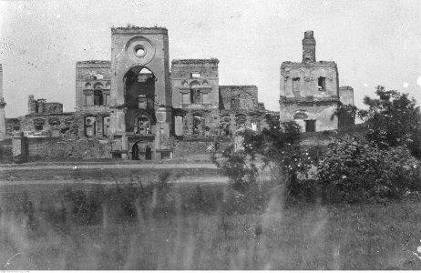 Ruiny zamku pod Klimontowem (22-376-1) photo
