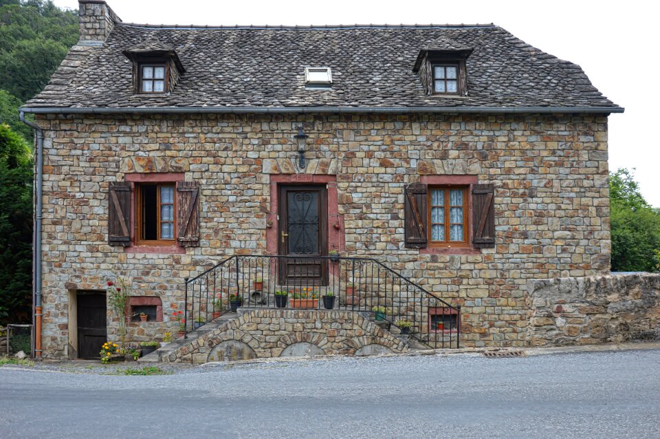 French village house facade aveyron