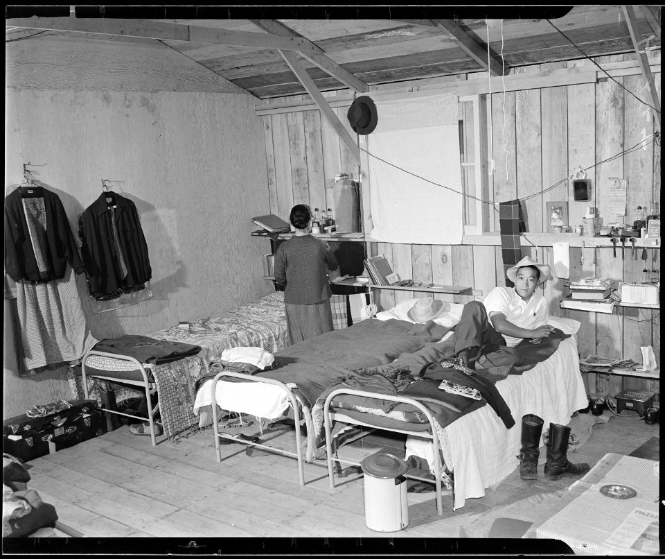 Salinas Assembly Center, Salinas, California. Evacuees of Japanese descent enjoy a moment of relaxa . . . - NARA - 536174
