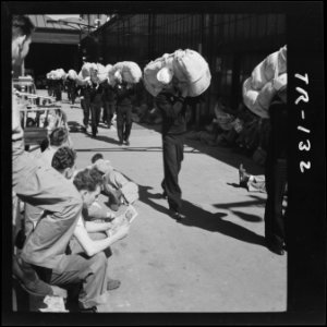 Sailors shipping out from San Diego, Cal - NARA - 520915