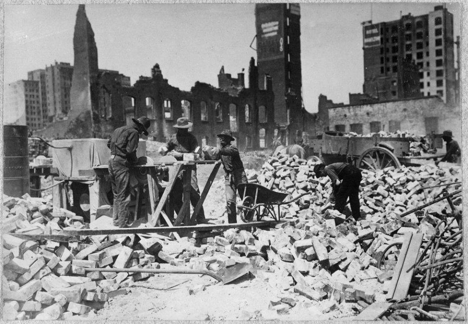 San Francisco Earthquake of 1906, Cleaning bricks - NARA - 522961
