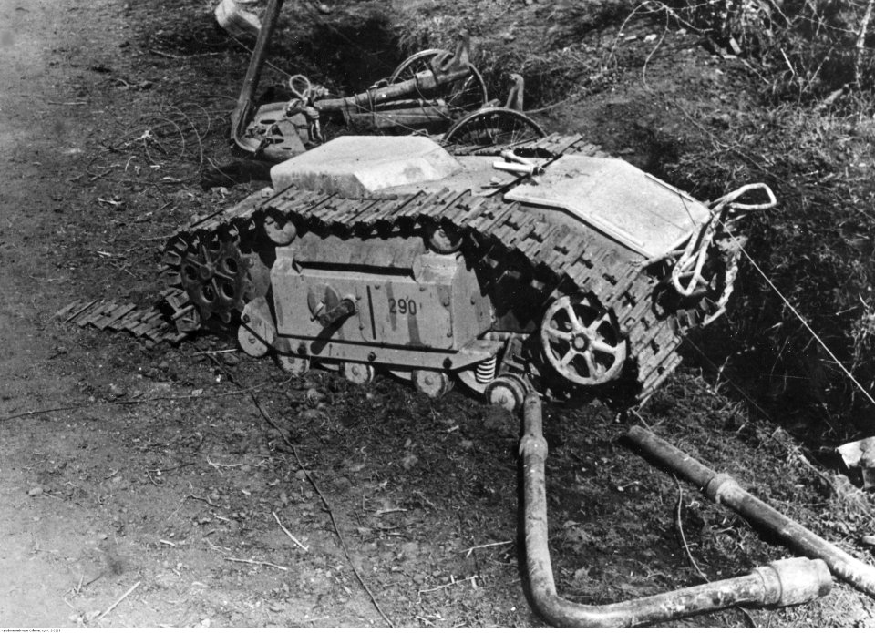 Samobieżny ładunek wybuchowy Minedog na froncie pod Aprilia (2-2233)