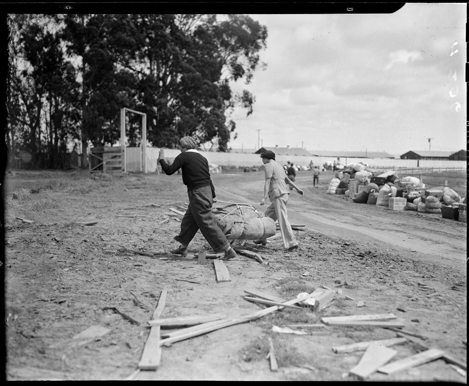 Salinas, California. These evacuees, having identified their belongings which were brought to this . . . - NARA - 536163