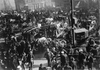 San Francisco Earthquake of 1906, People leaving the city - NARA - 522958 photo