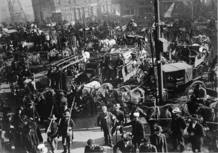 San Francisco Earthquake of 1906, People leaving the city - NARA - 522958