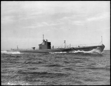Salmon (SS182). Starboard side, underway, 12-29-1937 - NARA - 513029 photo