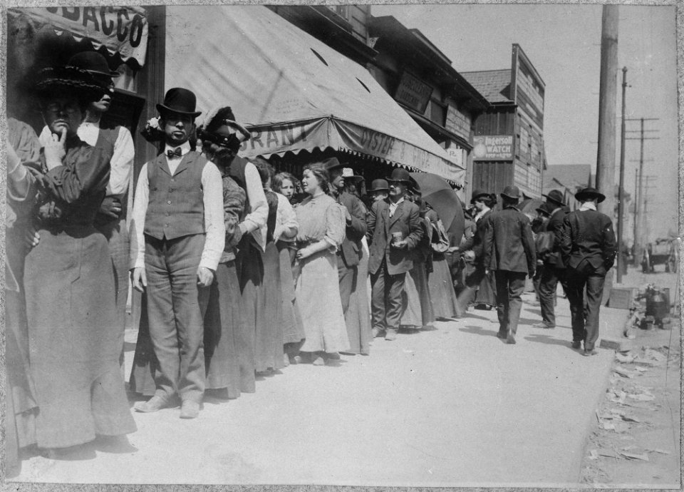 San Francisco Earthquake of 1906, Bread line - NARA - 522947