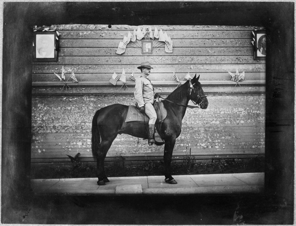 San Francisco Earthquake of 1906, (Unidentified soldier on horseback) - NARA - 522966