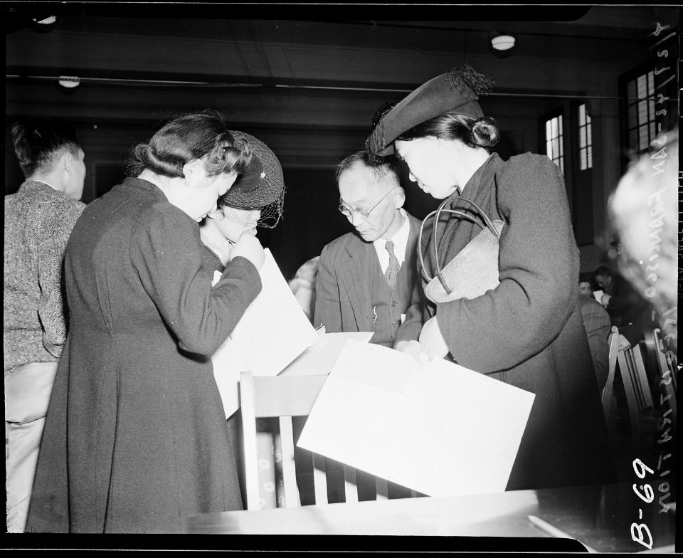 San Francisco, California. Residents of Japanese ancestry are registering in connection with the fo . . . - NARA - 536818