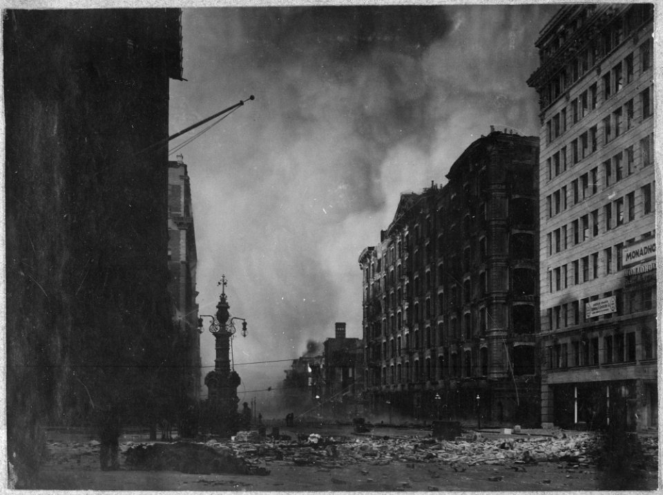 San Francisco Earthquake of 1906, Looking down Market Street from Third Street showing the approach of the fire - NARA - 522933